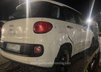 FOTO Autoturism furat din Italia, depistat în PTF Siret. Un ucrainean voia să ducă mașina în țara sa
