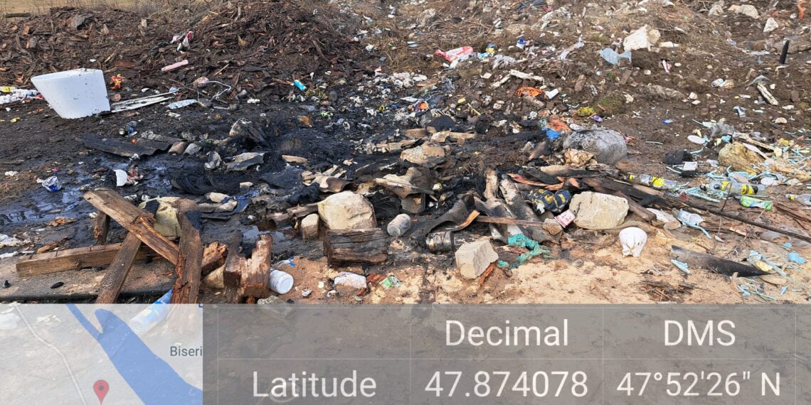 FOTO Garda de Mediu Suceava a amendat Primăria comunei Dornești cu 45.000 de lei, după ce a izbucnit un incendiu la fostul depozit de deșeuri menajere din localitate. Pompierii militari au intervenit pentru a stinge cele cinci focare de incendiu