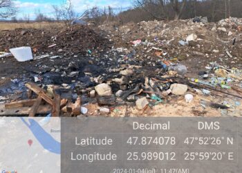 FOTO Garda de Mediu Suceava a amendat Primăria comunei Dornești cu 45.000 de lei, după ce a izbucnit un incendiu la fostul depozit de deșeuri menajere din localitate. Pompierii militari au intervenit pentru a stinge cele cinci focare de incendiu