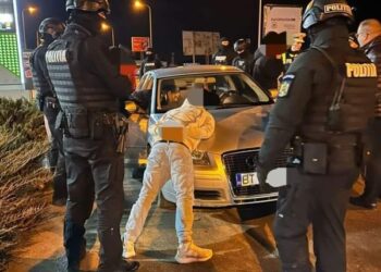 FOTO Un tânăr ce plimba circa 250 de grame de canabis cu mașina prin Botoșani s-a convins că DIICOT lucrează și în ultima zi a anului. Acesta a fost arestat preventiv pentru 30 de zile