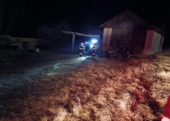 FOTO Container de locuit, incendiat cu intenție, în satul Nisipitu, comuna Ulma