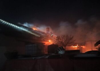 FOTO Pompierii militari și cei voluntari au intervenit cu șase autospeciale de stingere la un incendiu izbucnit la o gospodărie din Ruși-Mănăstioara