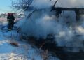 FOTO Un bărbat de 68 de ani a fost transportat la spital, după ce a suferit arsuri în timpul unui incendiu izbucnit în localitatea Vuliva din Frătăuții Noi