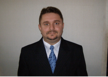 Marius Mațner, fost consilier local al orașului Siret, din partea PSD, a fost trimis în judecată pentru că ar fi violat și agresat sexual două copile de 8 și 9 ani. Aceasta a refuzat să participe la testarea cu aparatul poligraf