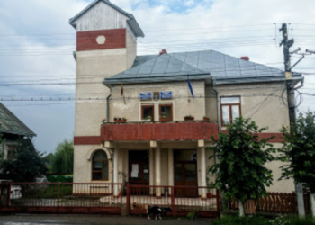 Primăria comunei Botoșana plătește peste 55.000 de euro pentru lucrări de reparații la curtea interioară a instituției administrative locale