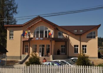 Primăria comunei Coșna plătește peste 64.000 de euro pentru ”servicii de colectare a gunoiului menajer fracție umedă și fracție uscată”