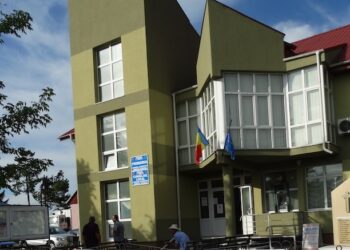Primăria Zvoriștea plătește peste 63.000 de euro pentru servicii de întreținere a iluminatului public