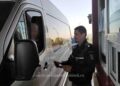 Ucrainean cu permisul suspendat, depistat la volanul unui microbuz, în PTF Siret