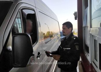 Ucrainean cu permisul suspendat, depistat la volanul unui microbuz, în PTF Siret