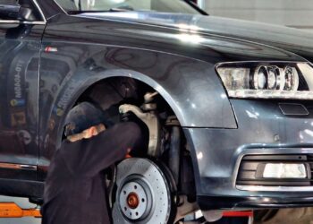Doi soți au fost achitați, după ce au dat țeapă unui service auto din Rădăuți. S-au văzut cu mașina reparată și au plecat fără să achite contravaloarea reparațiilor