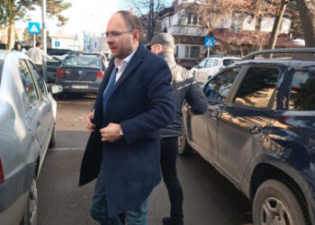 DNA Suceava l-a săltat pe primarul Botoșaniului. Acesta a fost plasat sub control judiciar, fiind acuzat că ar fi fraudat un concurs pentru angajarea amantei sale în primărie