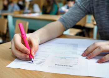 7.022 de elevi suceveni, absolvenți ai clasei a VIII-a, sunt înscriși la probele scrise ale Simulării Examenului de Evaluare Națională la limba și literatura rămână și matematică. Probele se vor susține luni și marți