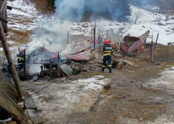 FOTO O gospodărie din Brodina a ars până la temelie. O femeie a fost găsită carbonizată în locuință