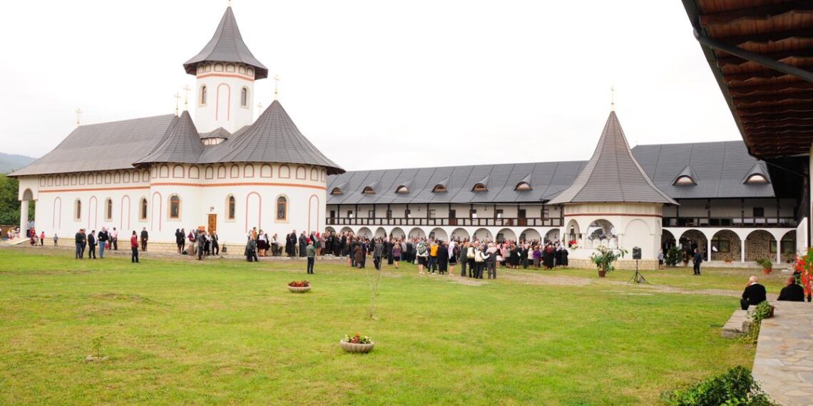 Tânăra de 23 de ani, dată dispărută, a fost găsită la o mănăstire. Aceasta refuză să se întoarcă acasă din cauza părinților