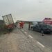 FOTO Accident rutier, între un autoturism și un camion încărcat cu mere, pe raza localității Cumpărătura. Două persoane au ajuns la spital