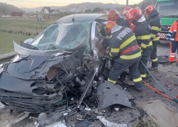 FOTO Accident rutier în orașul Frasin. Ambii șoferi au fost transportați la spital