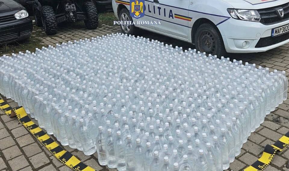 FOTO Două autovehicule, țigări de contrabandă și alcool în valoare de circa 140.000 de lei, confiscate de polițiști în zona Vatra Dornei