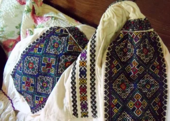 Trei hoți care au furat costume populare de valoare și articole vestimentare de port tradițional, de pe raza comunei Horodnic de Sus, au fost reținuți. Valoarea prejudiciului este de circa 20.000 de lei