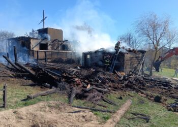 FOTO O gospodărie din Horodnic de Jos s-a făcut scrum, în urma unui incendiu