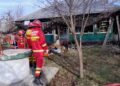 FOTO Un bărbat din Uncești, a fost găsit carbonizat în propria locuință, la o zi după ce a fost externat din spital, unde i-a fost amputat un femur. Incendiul ar fi izbucnit din cauza unei țigări fumate de victimă