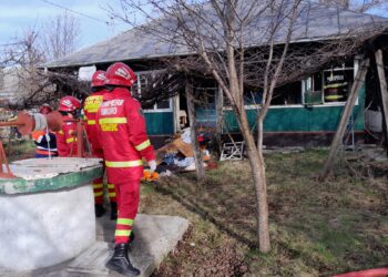 FOTO Un bărbat din Uncești, a fost găsit carbonizat în propria locuință, la o zi după ce a fost externat din spital, unde i-a fost amputat un femur. Incendiul ar fi izbucnit din cauza unei țigări fumate de victimă
