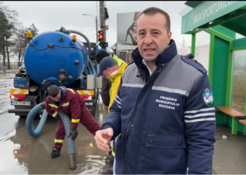 VIDEO Viceprimarul Sucevei, Lucian Harșovschi, amenință că va amenda ACET Suceava până când toate canalele din oraș vor fi desfundate: ”Dacă cu vorbă bună nu se face, vom aplica amenzi până când cei de la ACET vor remedia toate problemele existente cu gurile de canal”