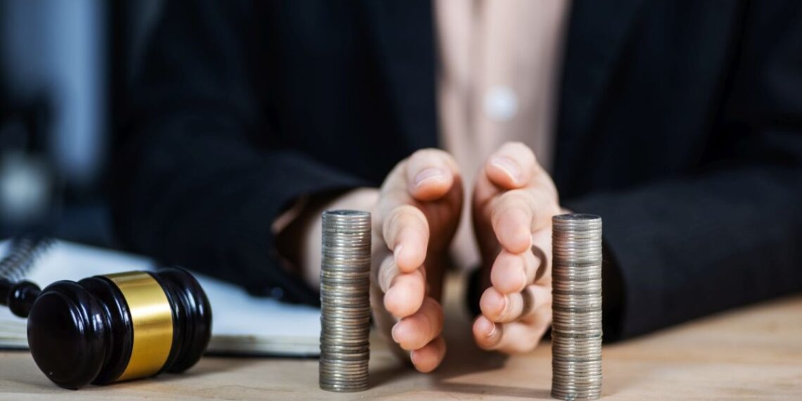 Un bărbat din Sadova a fost condamnat la doi ani de închisoare cu suspendare pentru că și-a șantajat sora cu care s-a certat ani de zile din cauza unei moșteniri: ”Te las lată în curte pentru a nu-ți mai trebui avere/ Îți tai capul, cu mine nu vei avea zile bune”