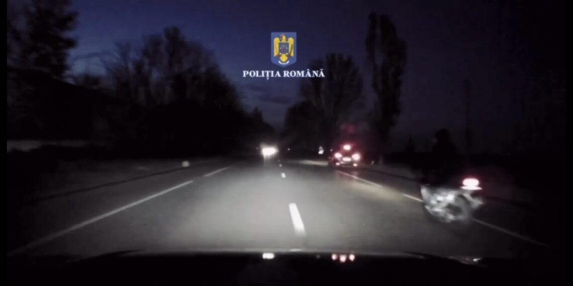 VIDEO cu urmărirea polițiștilor băcăuani după un motociclist sucevean, în vârstă de 18 ani, cu permisul suspendat