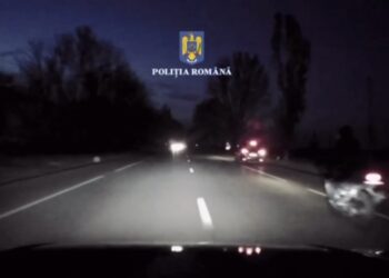 VIDEO cu urmărirea polițiștilor băcăuani după un motociclist sucevean, în vârstă de 18 ani, cu permisul suspendat