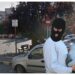 Dosar penal pentru un tânăr care a furat doi porumbei din parcul de lângă Policlinica Areni. Polițiștii l-au găsit pe individ în sala de jocuri ”Casa Pariurilor”, cu porumbeii în buzunare