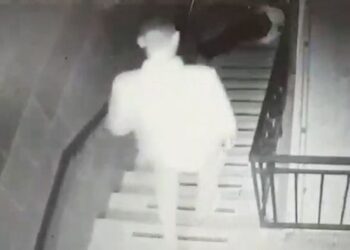 O suceveancă de 68 de ani a fost agresată fizic pentru că a refuzat să-i dea 3 lei unui vecin. Individul voia să-și cumpere o bere