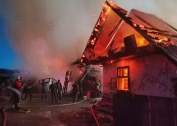 VIDEO Pagube de circa 20.000 de lei, în urma incendiului izbucnit la o gospodărie din orașul Milișăuți