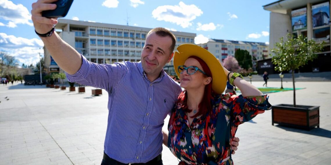 VIDEO Hairstylista ”Dizzy” s-a înscris în PNL Suceava pentru a-l susține pe Lucian Harșovschi în competiția pentru funcția de primar al municipiului reședință de județ: ”Lucian este persoana în care eu am incredere că poate genera modernizarea orașului nostru”