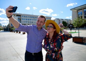 VIDEO Hairstylista ”Dizzy” s-a înscris în PNL Suceava pentru a-l susține pe Lucian Harșovschi în competiția pentru funcția de primar al municipiului reședință de județ: ”Lucian este persoana în care eu am incredere că poate genera modernizarea orașului nostru”