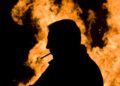 Doi indivizi au fost condamnați definitiv la câte trei ani de închisoare pentru că i-au incendiat ușa locuinței unui polițist de frontieră. Victima l-ar fi prins pe unul dintre inculpați cu țigări de contrabandă