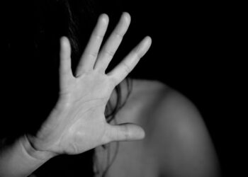 Un sucevean a fost condamnat la un an și jumătate de închisoare cu suspendare, pentru că și-a sechestrat fosta iubită și a dus-o la o mănăstire pentru a fi exorcizată