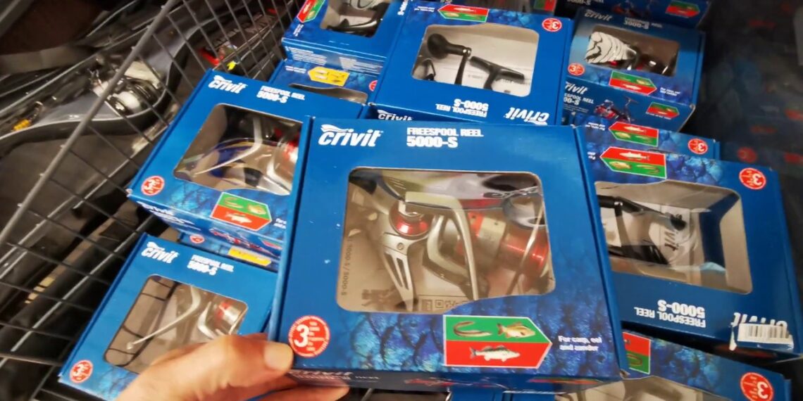 Un sucevean beat a încercat să fure accesorii de pescuit, în valoare de aproape 300 de lei, dintr-un magazin Lidl din Burdujeni