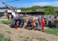 FOTO Un autoturism s-a răsturnat în afara părții carosabile, pe raza localității Roșiori. Cinci victime, printre care un copil de 8 ani, au fost transportate la spital