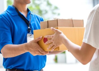 Atenție la înșelăciunile din mediul on-line! Un tânăr din Suceava, care voia să-și cumpere un telefon de pe OLX, a plătit 900 de lei pentru o cărămidă