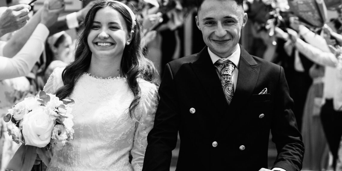 O tânără de 19 ani din Dumbrăveni a murit inexplicabil la Spitalul Clinic Județean de Urgență Suceava, la o lună după ce a născut un bebeluș perfect sănătos. Soțul acesteia a reclamat Poliției dubii cu privire la cauzele decesului