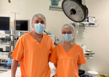 FOTO O echipă multidisciplinară din SCJU Suceava a salvat un bărbat de 31 de ani, ce a ajuns la spital cu o plagă tăiată la nivel inghinal