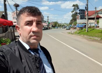Vlogger-ul Dorin Aelenei, bătut într-o scară de bloc de pe strada Jean Bart din Suceava. Agresorul ar fi un vecin
