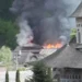 VIDEO Puternic incendiu izbucnit în imediata apropiere a Mănăstirii Voroneț. Două gospodării au fost afectate
