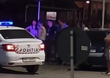 VIDEO Un individ beat și-a bătut iubita în fața unui magazin din Burdujeni, acuzând-o că îl înșeală