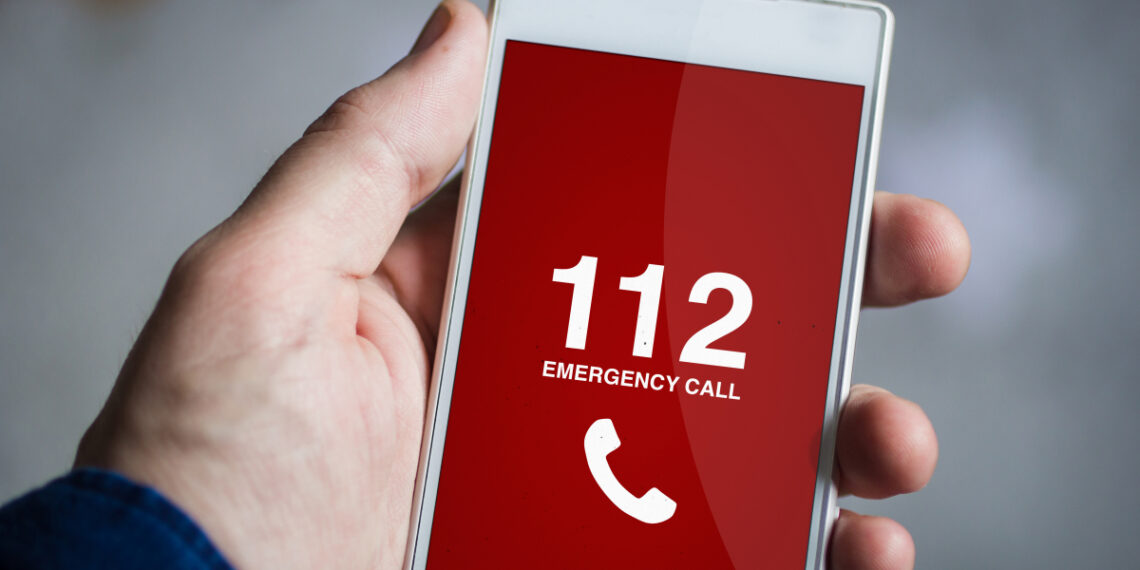 Un individ din Șcheia a fost sancționat contravențional și internat la Secția de Psihiatrie, după ce a sunat abuziv la 112 reclamând că a fost bătut. Acesta era supărat pe cumnatul său, la domiciliul căruia petrecea