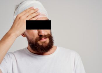 Un rădăuțean beat a sunat la 112 pentru a se plânge că a fost lovit cu o cană în cap. Acesta s-a certat cu cumnata sa pe motivul împărțirii averii
