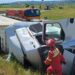 FOTO Un autotren încărcat cu portocale s-a răsturnat pe șoseaua de centură a municipiului Suceava