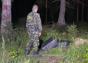 FOTO Focuri de armă trase pe raza localității Izvoarele Sucevei, la granița cu Ucraina, după trei cărăuși care transportau țigări de contrabandă în valoare de aproape 40.000 de lei