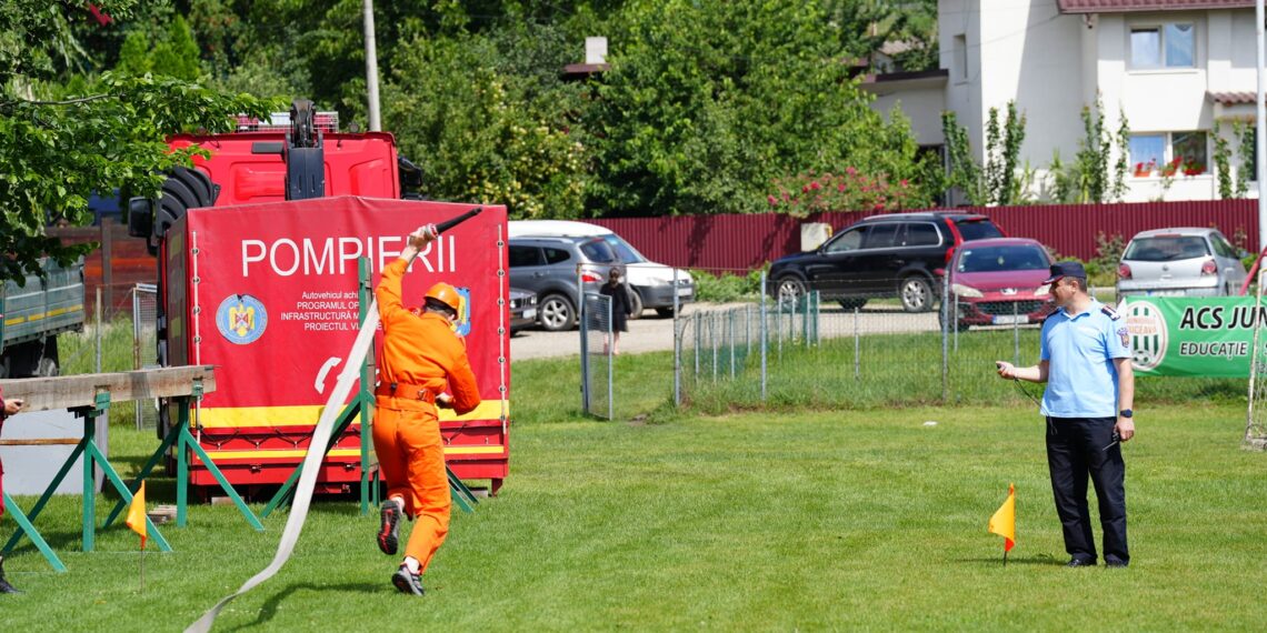 FOTO Etaja județeană a concursurilor Serviciilor Voluntare/Private pentru Situații de Urgență din județul Suceava s-a desfășurat pe Stadionul ”1 Mai” din municipiul reședință de județ