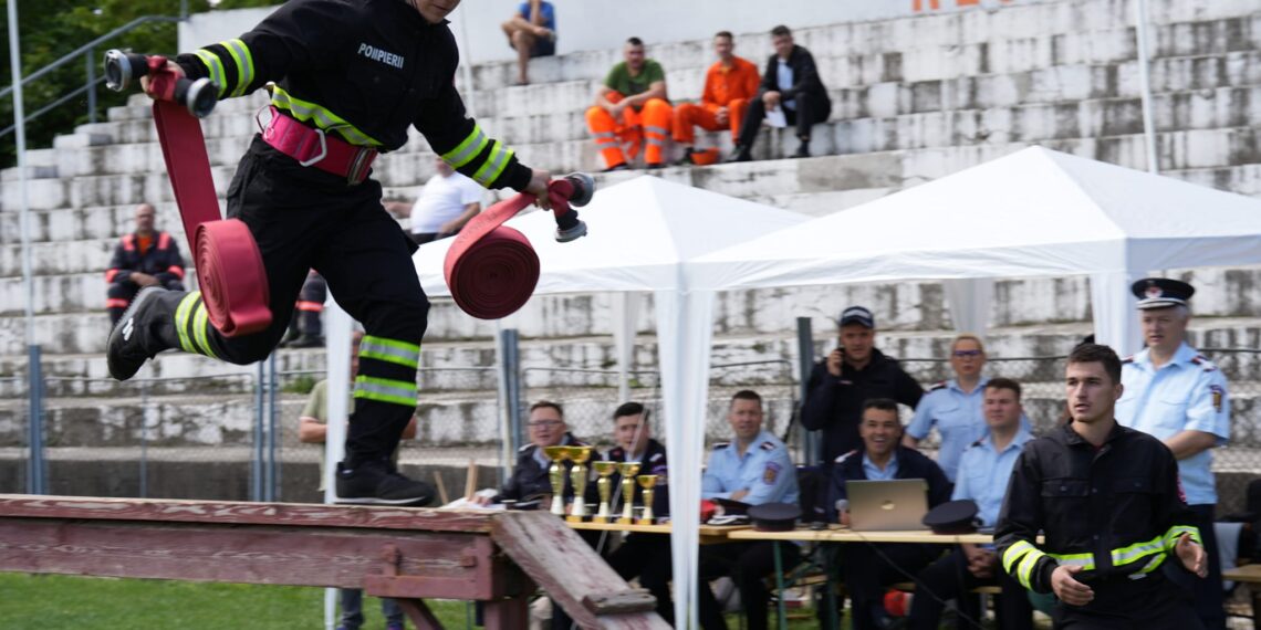 FOTO Etaja județeană a concursurilor Serviciilor Voluntare/Private pentru Situații de Urgență din județul Suceava s-a desfășurat pe Stadionul ”1 Mai” din municipiul reședință de județ